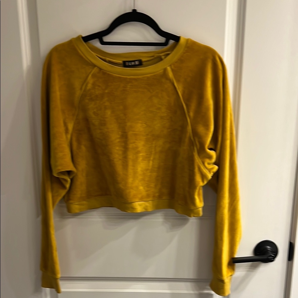 LOQ Yellow Raglan Long Sleeve Crop Sweatshirt